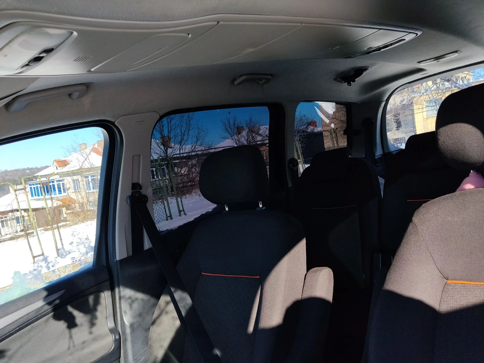 Ford Galaxy TREND2.0i 145кс. - изображение 7