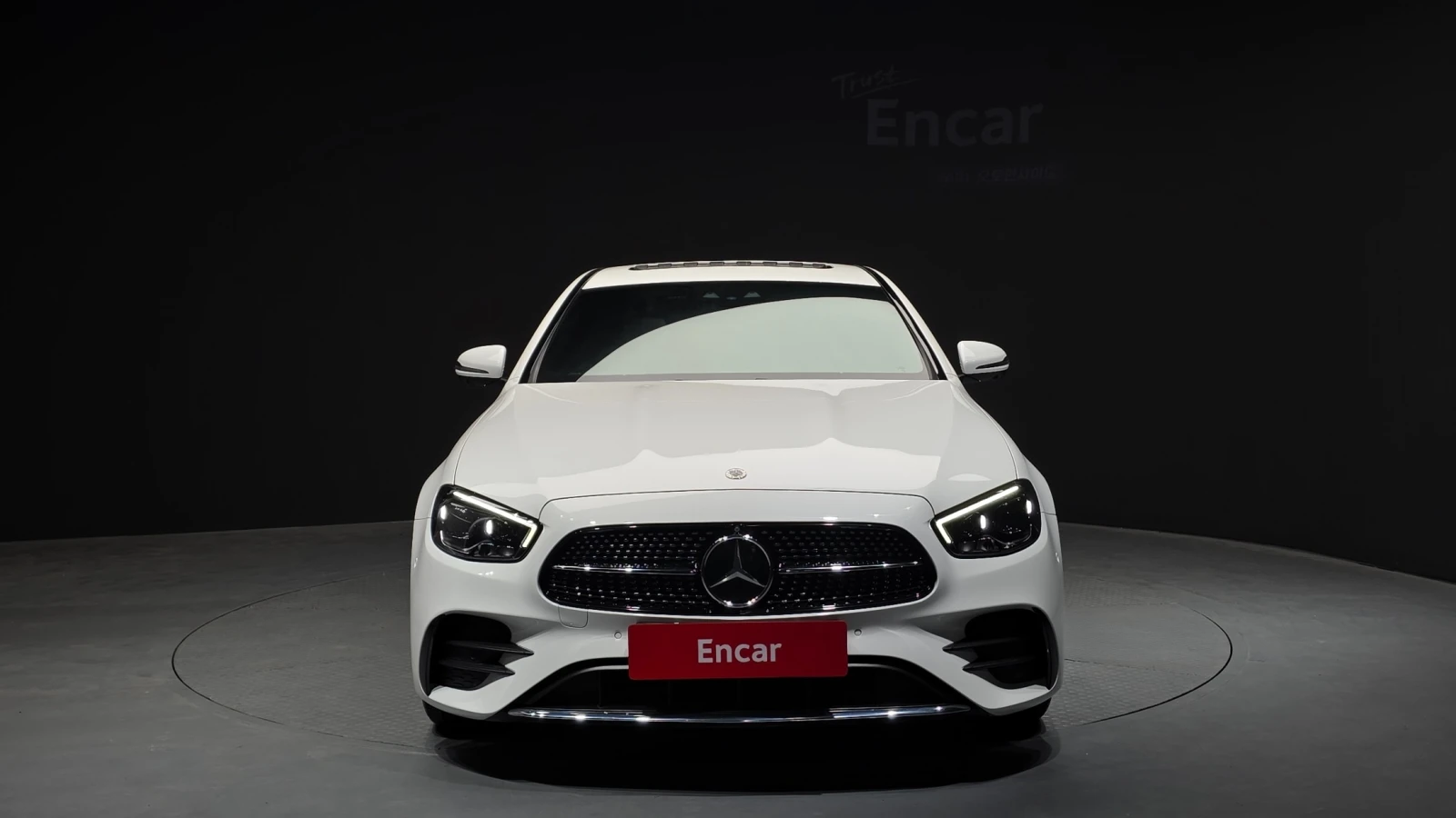 Mercedes-Benz E 220 d 4MATIC AMG Line | 360 Camera | HUD | Distronic, снимка 3 - Автомобили и джипове - 54618640