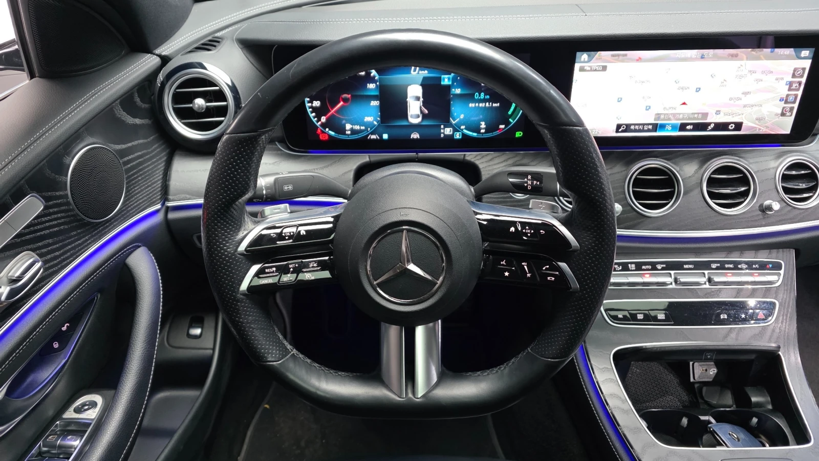 Mercedes-Benz E 220 d 4MATIC AMG Line | 360 Camera | HUD | Distronic, снимка 12 - Автомобили и джипове - 54618640