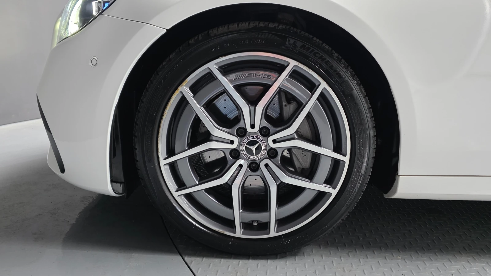 Mercedes-Benz E 220 d 4MATIC AMG Line | 360 Camera | HUD | Distronic, снимка 5 - Автомобили и джипове - 54618640