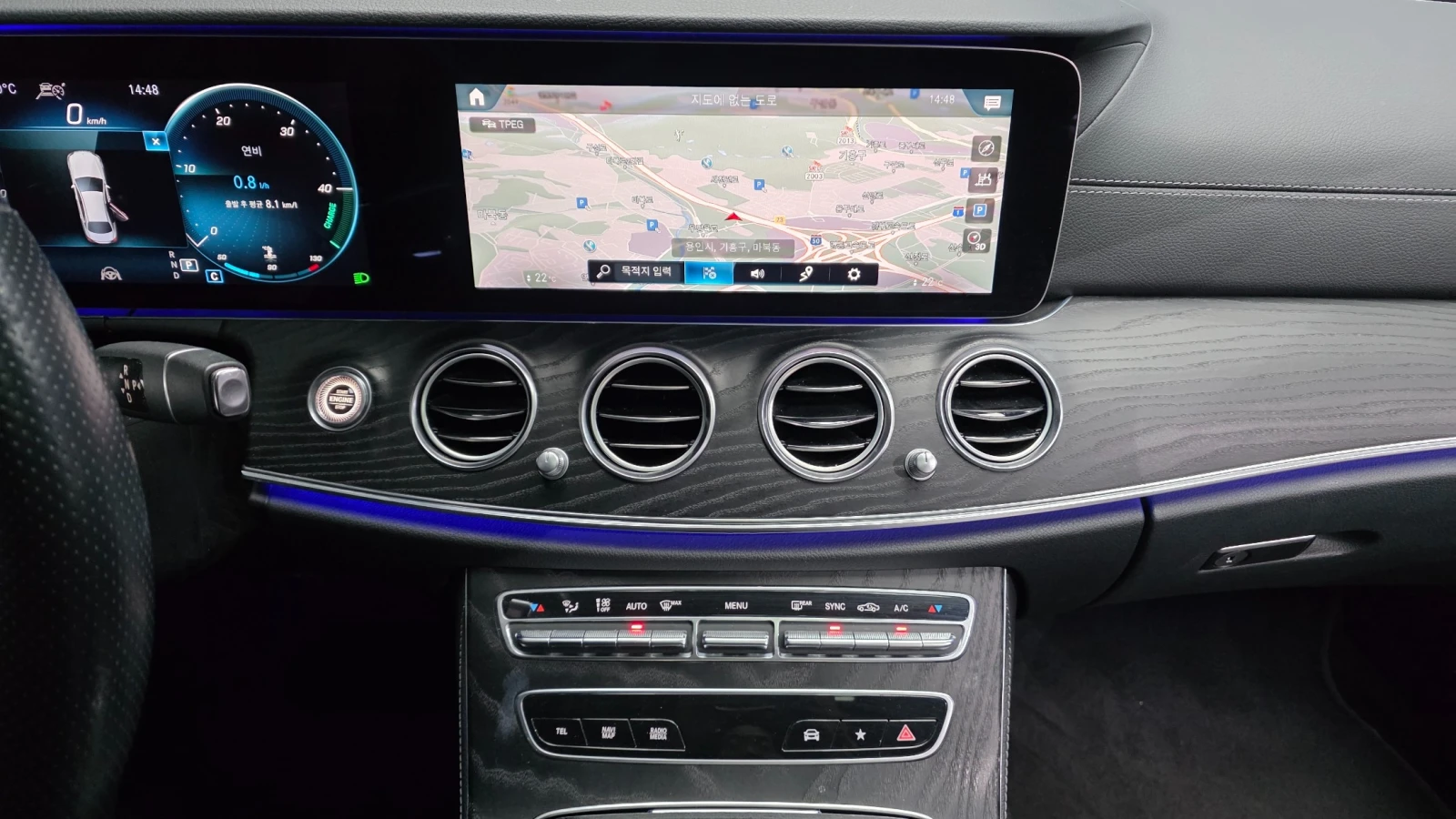 Mercedes-Benz E 220 d 4MATIC AMG Line | 360 Camera | HUD | Distronic, снимка 14 - Автомобили и джипове - 54618640