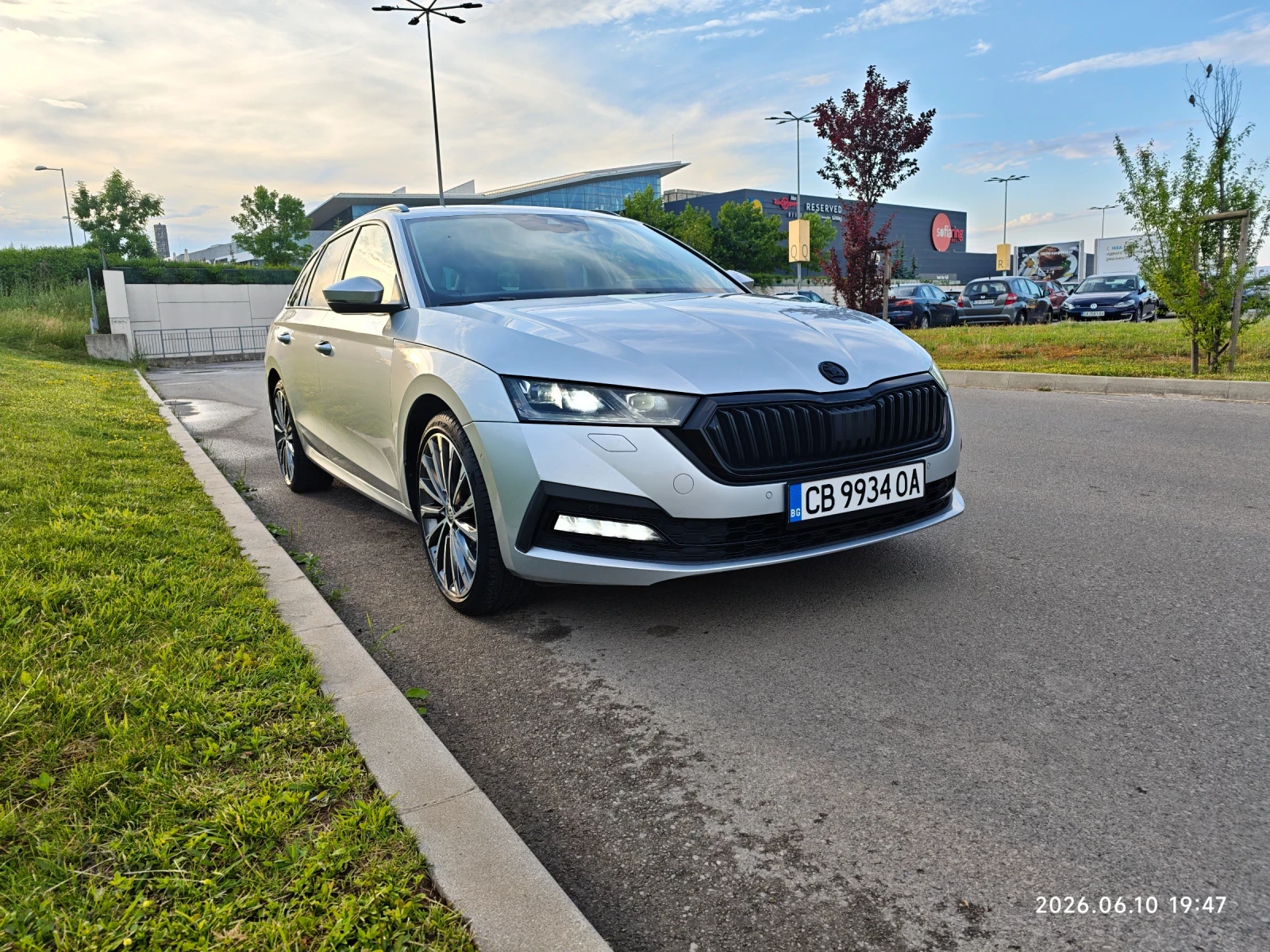 Skoda Octavia 2.0TDI 150к.с. 4х4 HEAD UP DISPLAY, MATRIX, AUTOMA, снимка 2 - Автомобили и джипове - 54858988