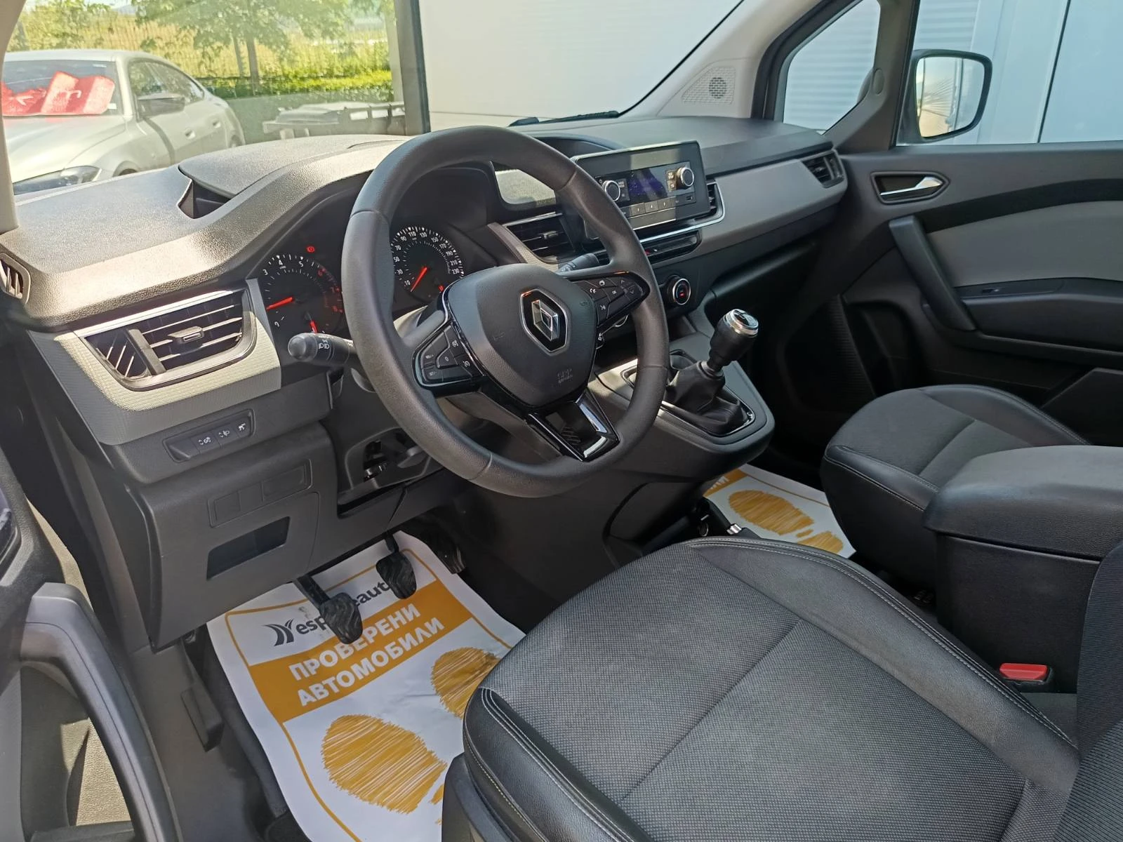 Renault Kangoo 1.3Tce/ 130к.с., снимка 15 - Автомобили и джипове - 54913175