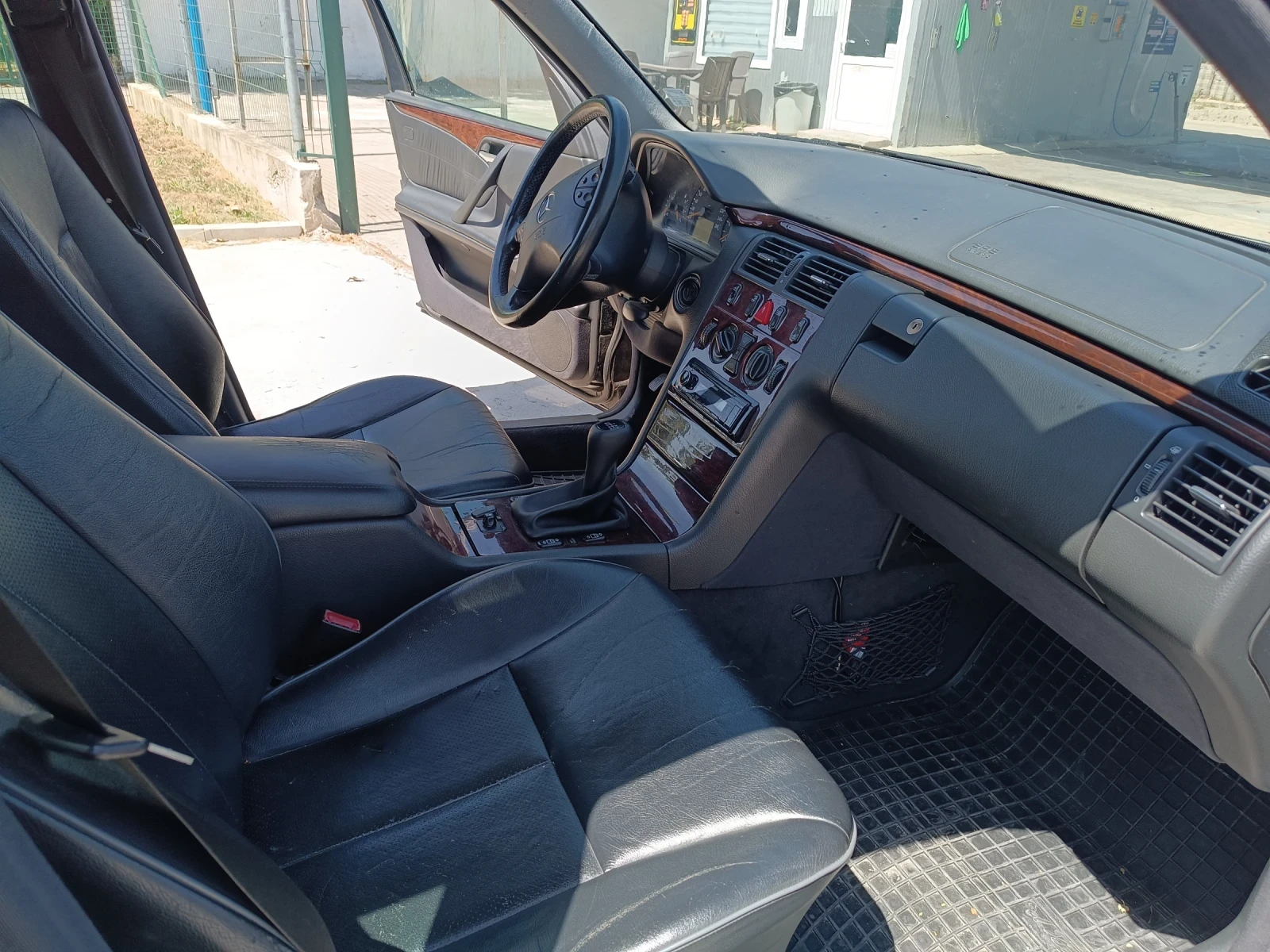 Mercedes-Benz E 270, снимка 11 - Автомобили и джипове - 55080504
