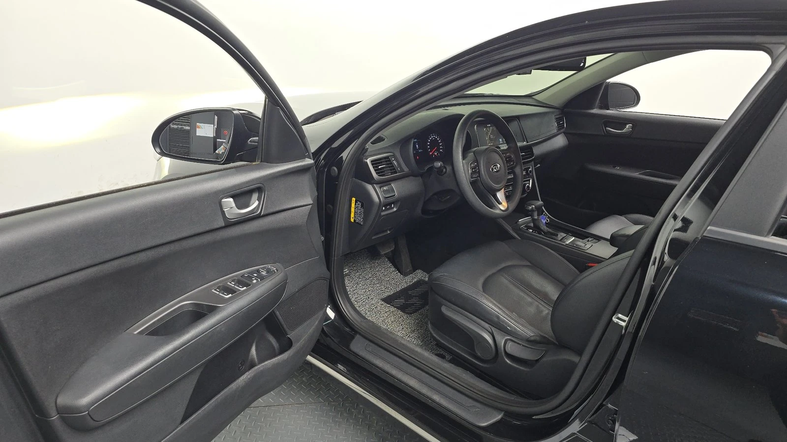 Kia K5 2.0* KEYLESS* КРАЙНА ЦЕНА, снимка 10 - Автомобили и джипове - 55318949