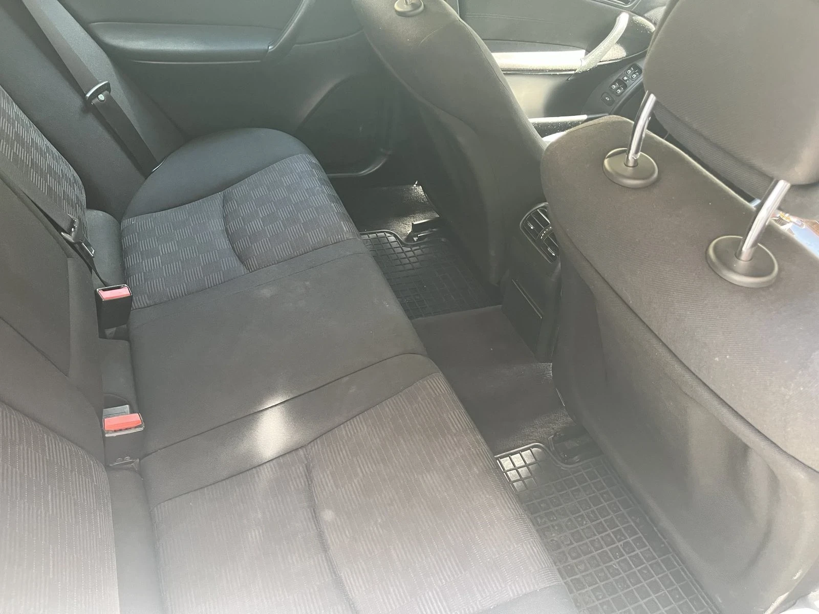 Mercedes-Benz C 220, снимка 6 - Автомобили и джипове - 55423379