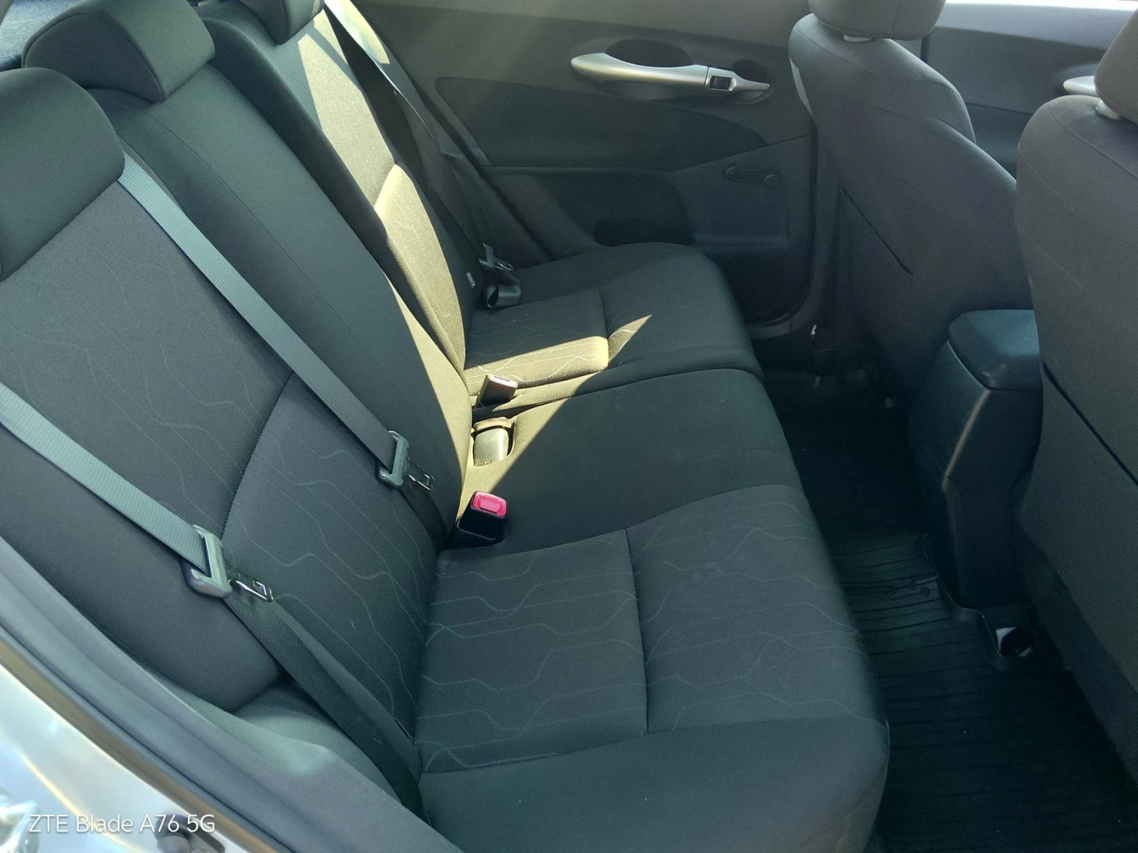 Toyota Auris 1.2i, снимка 12 - Автомобили и джипове - 55574910