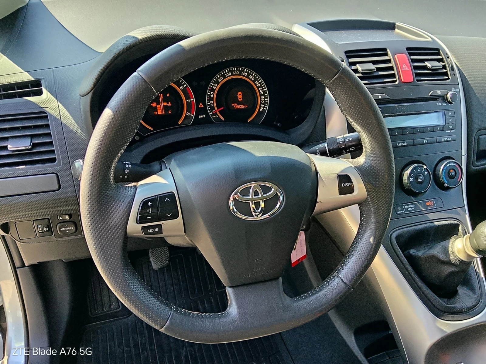 Toyota Auris 1.2i, снимка 7 - Автомобили и джипове - 55574910