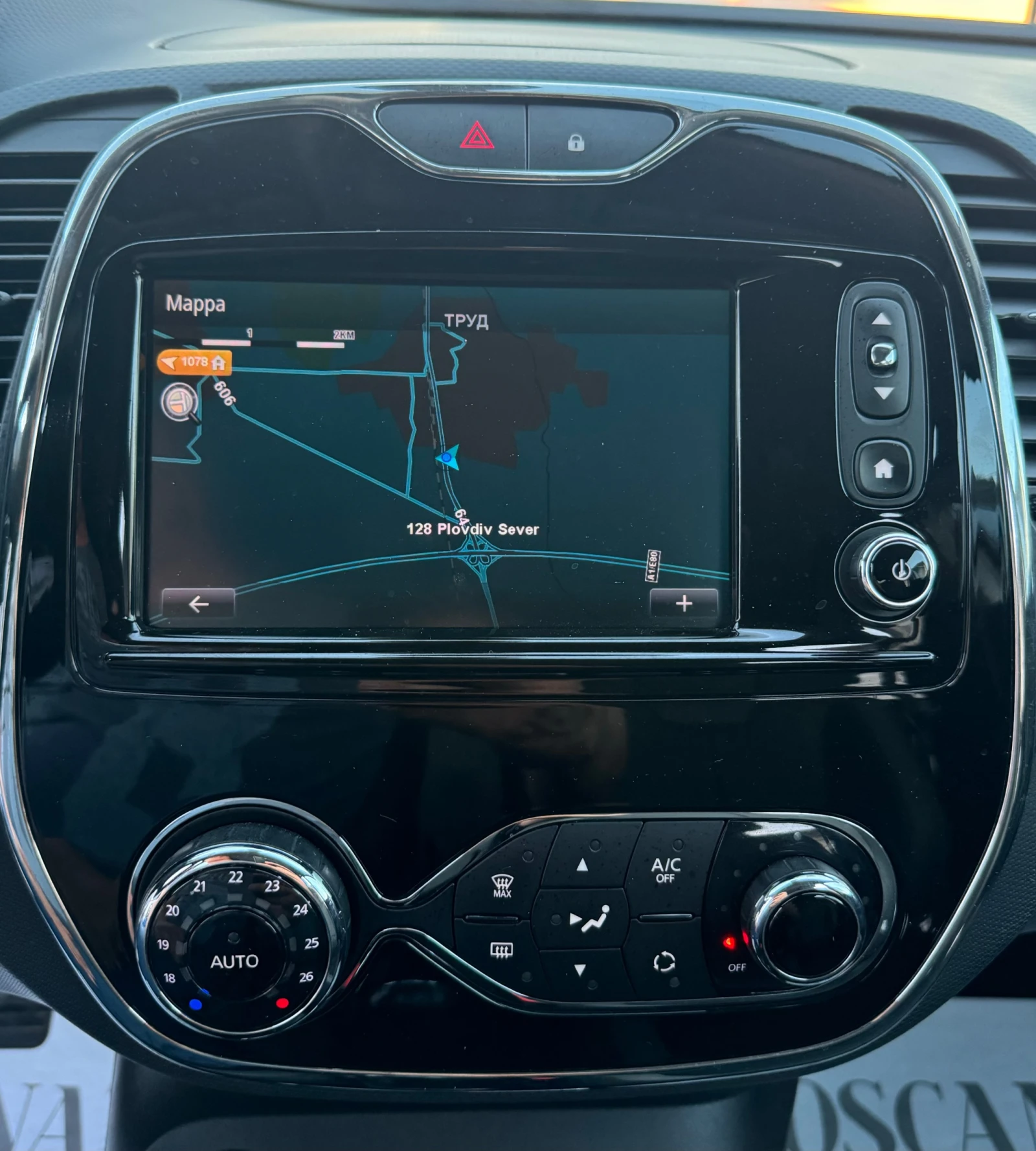 Renault Captur 1.5dci* Navi* Кожа* Камера* 95.000км, снимка 9 - Автомобили и джипове - 56008484