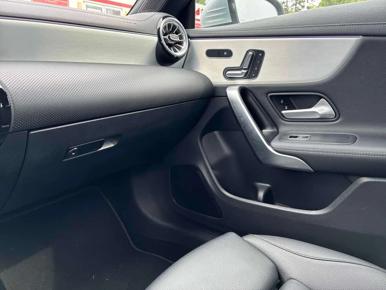 Mercedes-Benz CLA 250  * CARFAX * ОПЦИЯ ЗА ФИНАНСИРАНЕ, снимка 11 - Автомобили и джипове - 56199659
