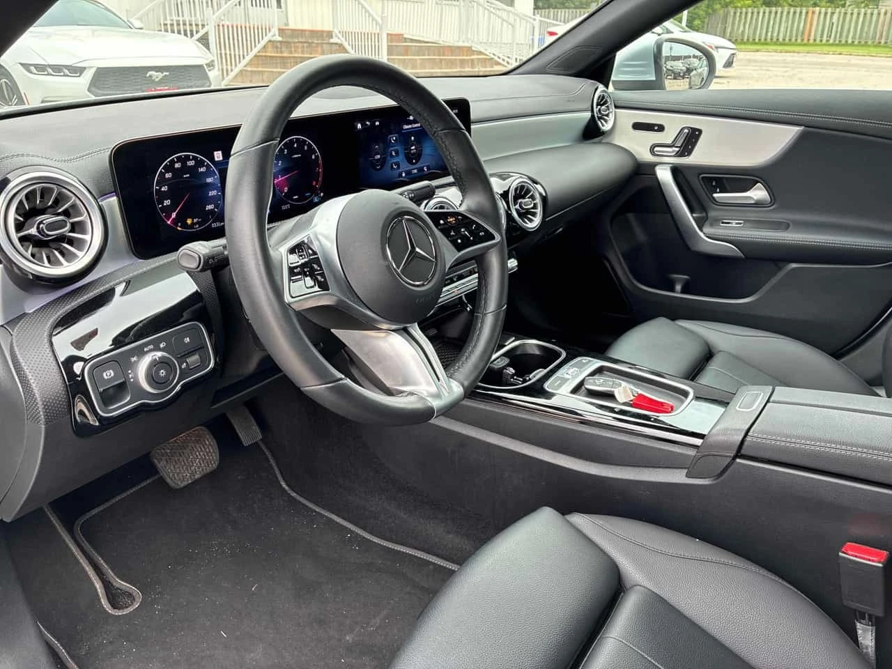 Mercedes-Benz CLA 250  * CARFAX * ОПЦИЯ ЗА ФИНАНСИРАНЕ, снимка 5 - Автомобили и джипове - 56199659