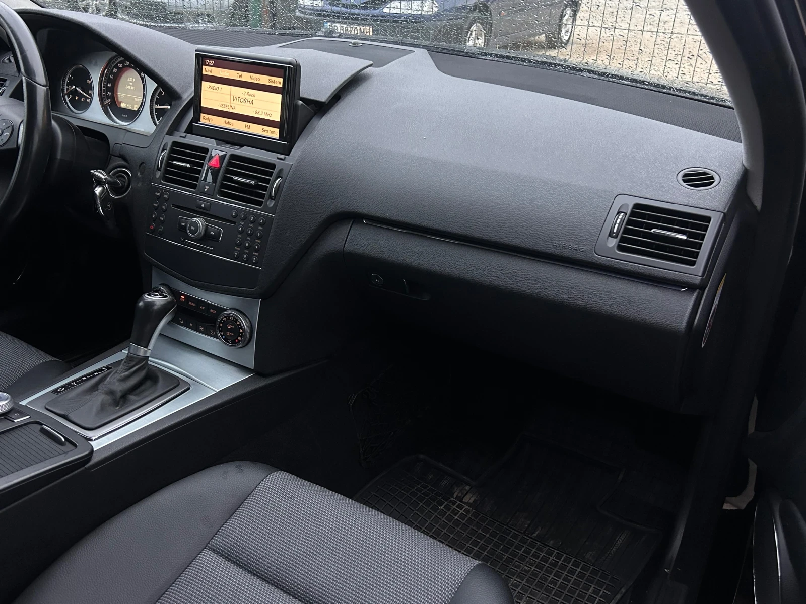 Mercedes-Benz C 220, снимка 10 - Автомобили и джипове - 56274177