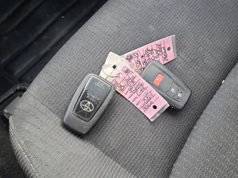 Toyota C-HR * XLE * CARFAX * БЕЗ ПЪРВОНАЧАЛНА ВНОСКА, снимка 8 - Автомобили и джипове - 52891156