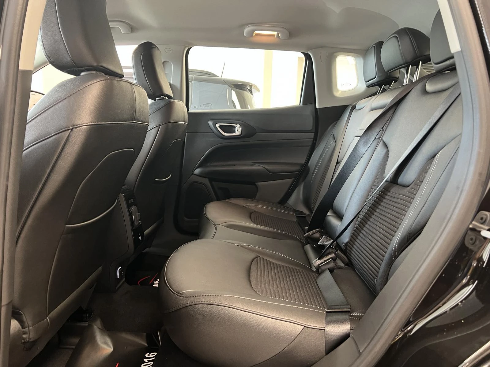 Jeep Compass ALTITUDE 1.3 PHEV Petrol 190 hp AT6 4xe - изображение 9