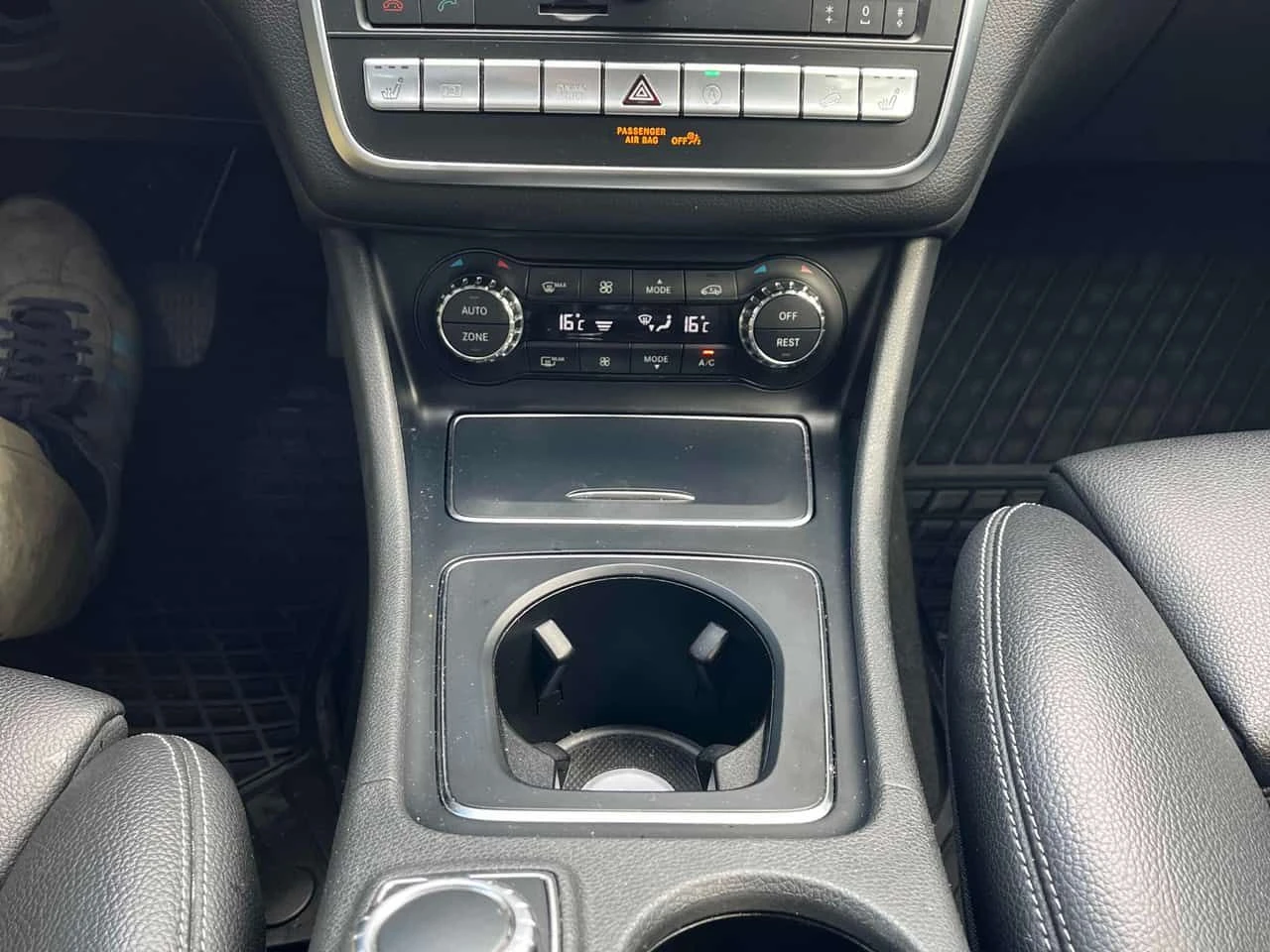 Mercedes-Benz GLA 250 PANORAMA| ПОДГРЕВИ| 2 КЛЮЧА, снимка 16 - Автомобили и джипове - 54537220