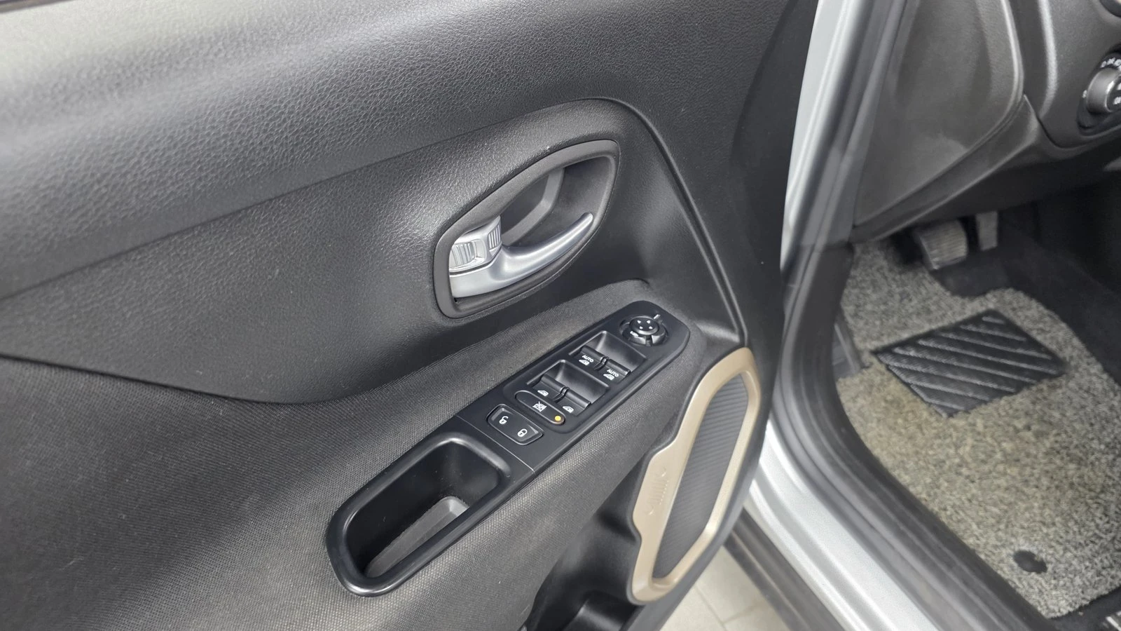 Jeep Renegade 2.4* ���* KEYLESS* ������� �����* ������ ���� | Mobile.bg � ����������� 16