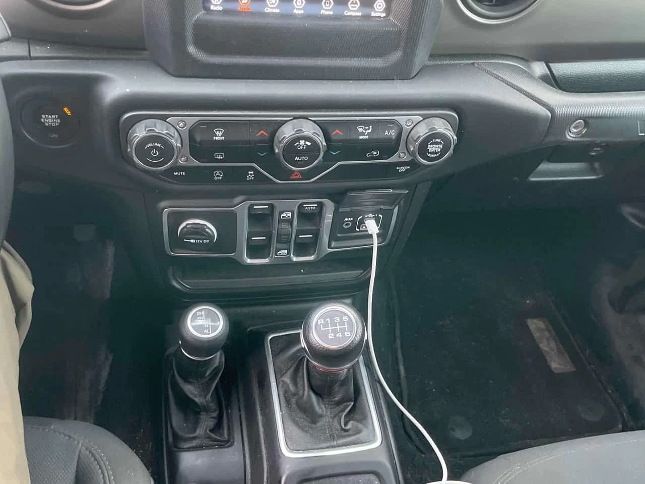 Jeep Wrangler * Sport * CARFAX * ����� �� ����������� | Mobile.bg � ����������� 9