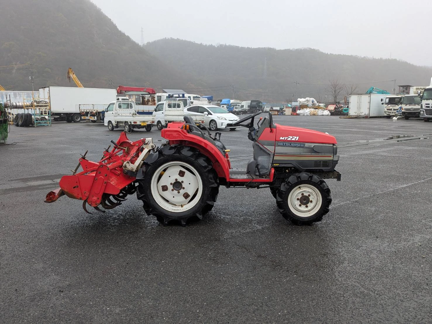 Трактор Mitsubishi MT221, снимка 3 - Селскостопанска техника - 56070593