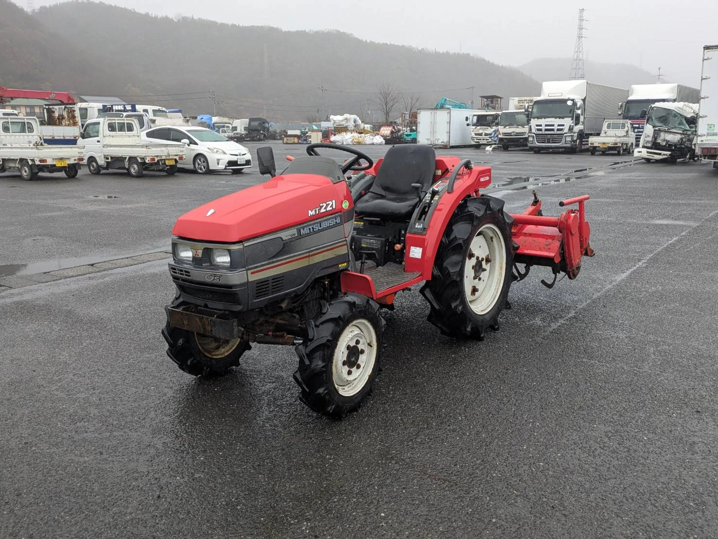 Трактор Mitsubishi MT221