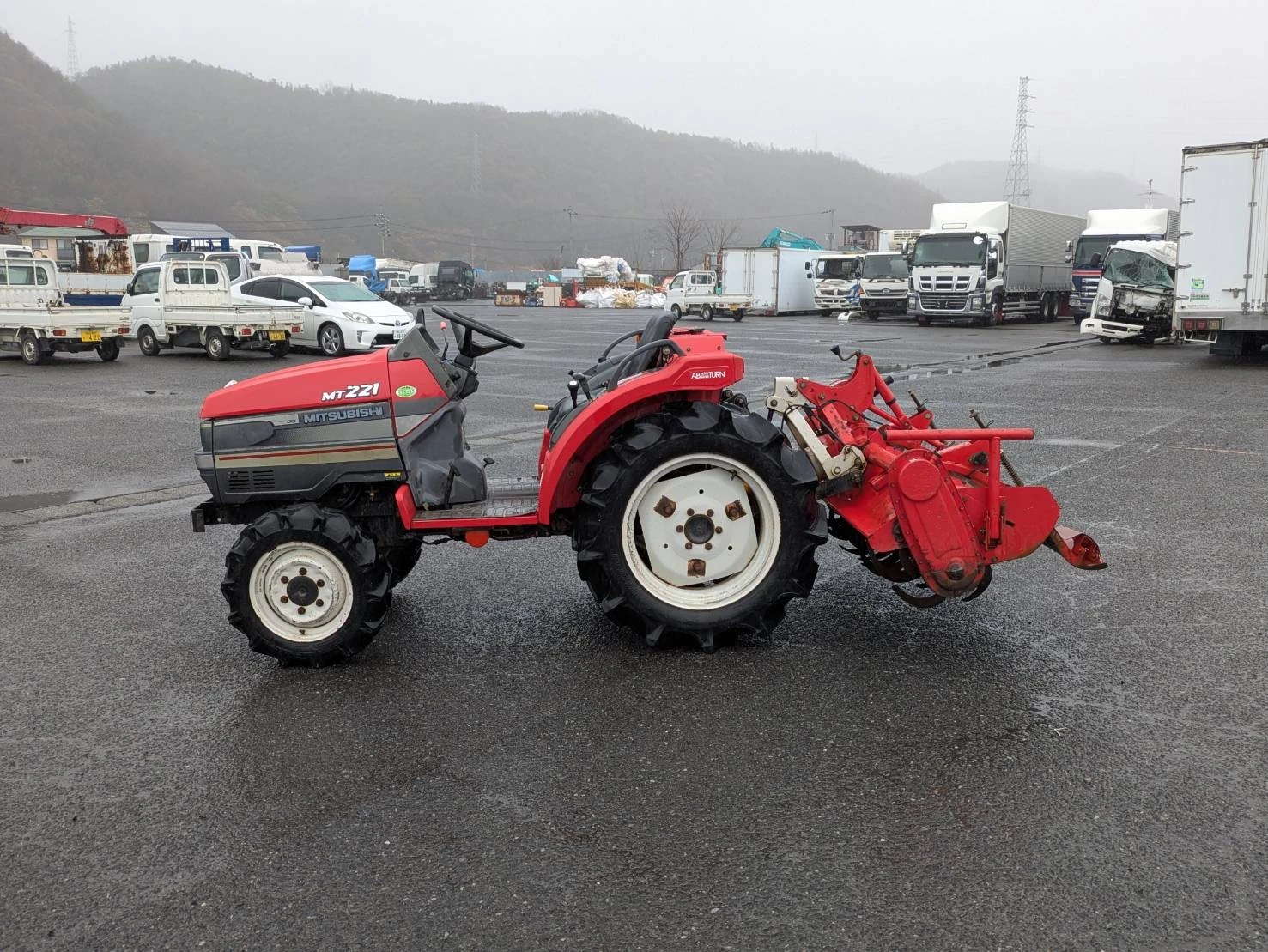 Трактор Mitsubishi MT221, снимка 2 - Селскостопанска техника - 56070593