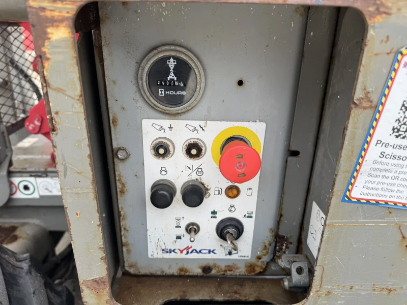 Автовишка Друга марка SKYJACK SJ 6832RT 4Х4 DIESEL, снимка 15 - Индустриална техника - 52065894