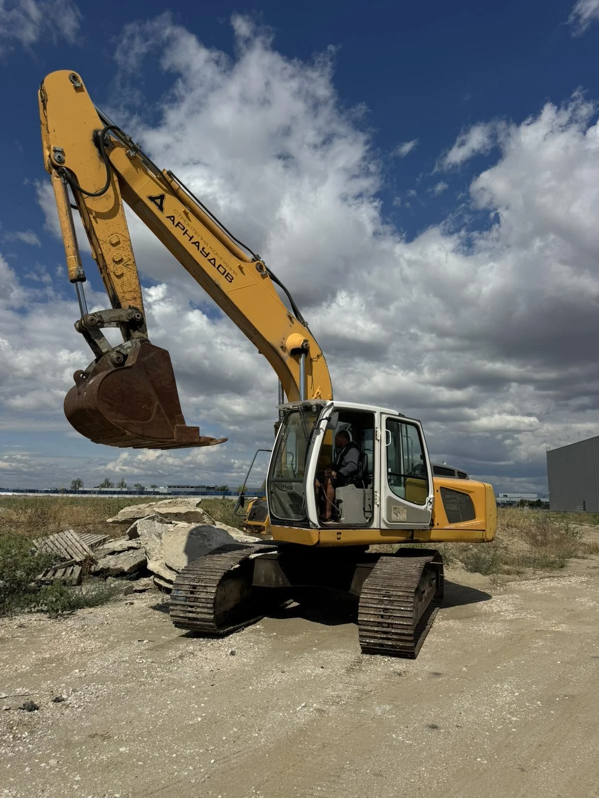 Багер Liebherr R924C HD-SL Възможност за бартер, снимка 8 - Индустриална техника - 56315413