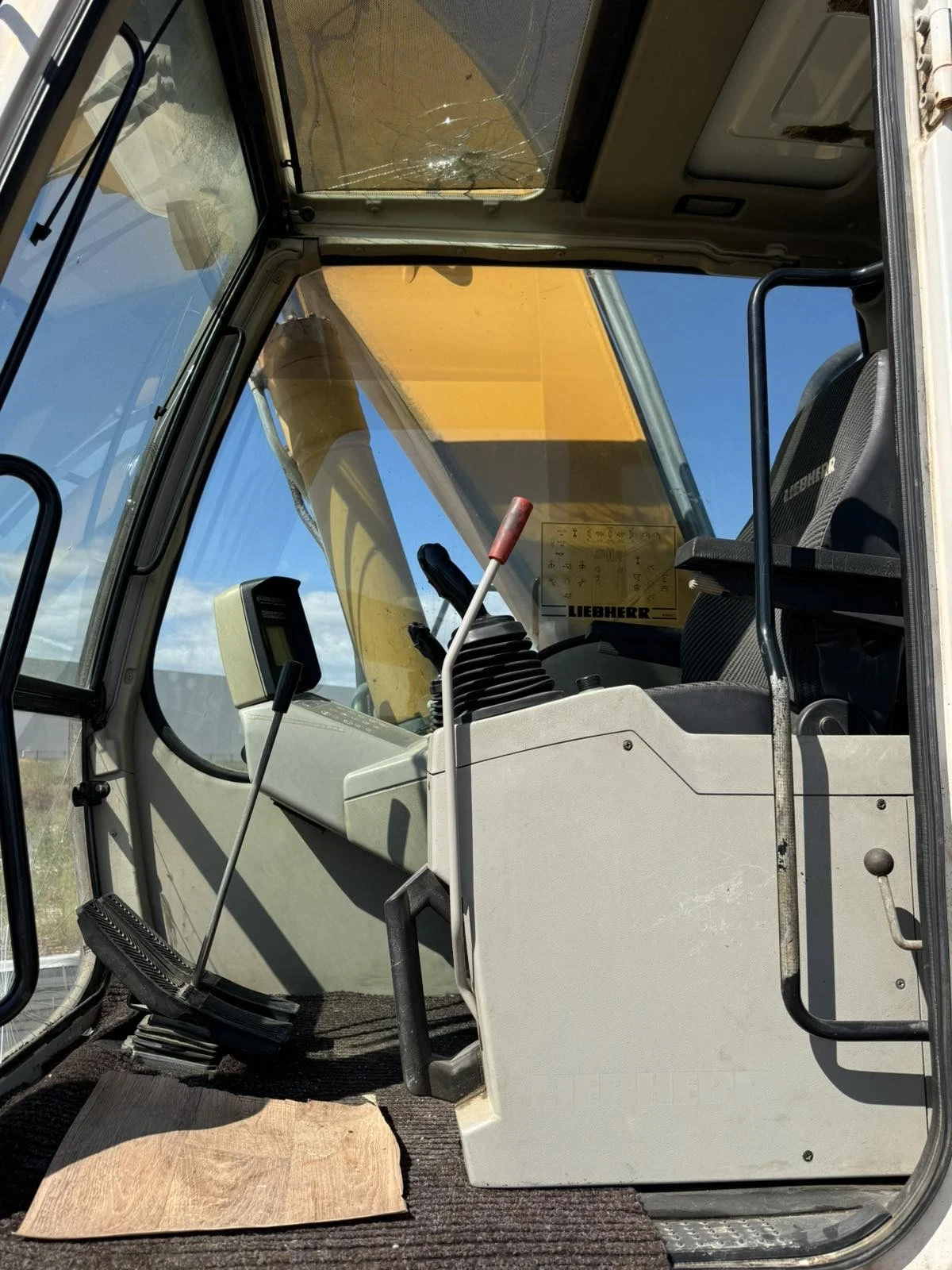 Багер Liebherr R924C HD-SL Възможност за бартер, снимка 12 - Индустриална техника - 56315413
