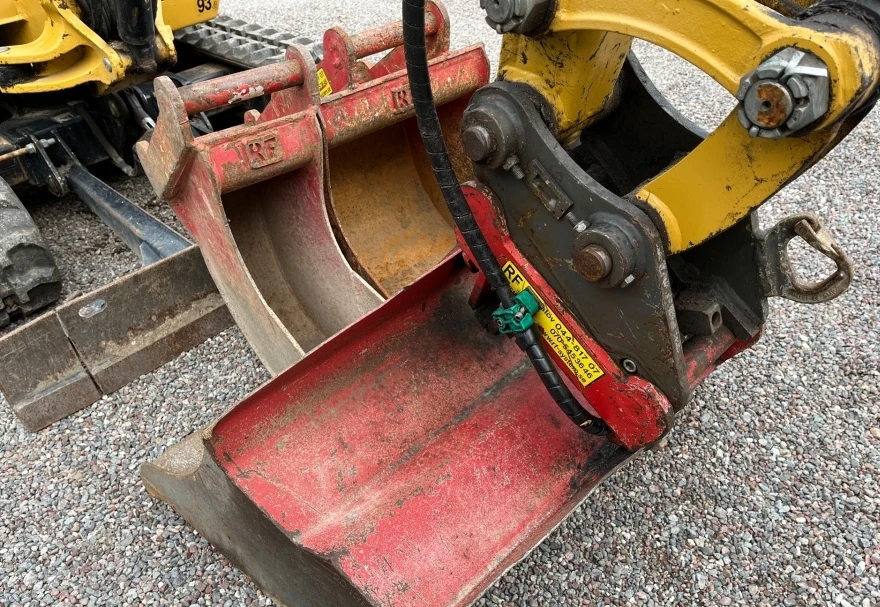Багер Cat 302.2D, снимка 8 - Индустриална техника - 56305080