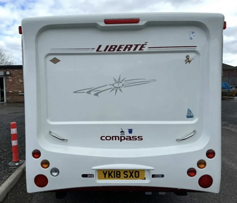 Каравана Compas Liberte, снимка 3 - Каравани и кемпери - 52610973