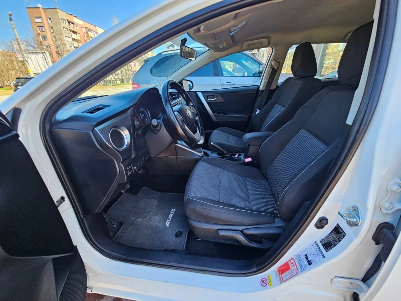 Toyota Auris 1.8 Hybrid, Camera, Navi, Keyless!, снимка 8 - Автомобили и джипове - 45552731