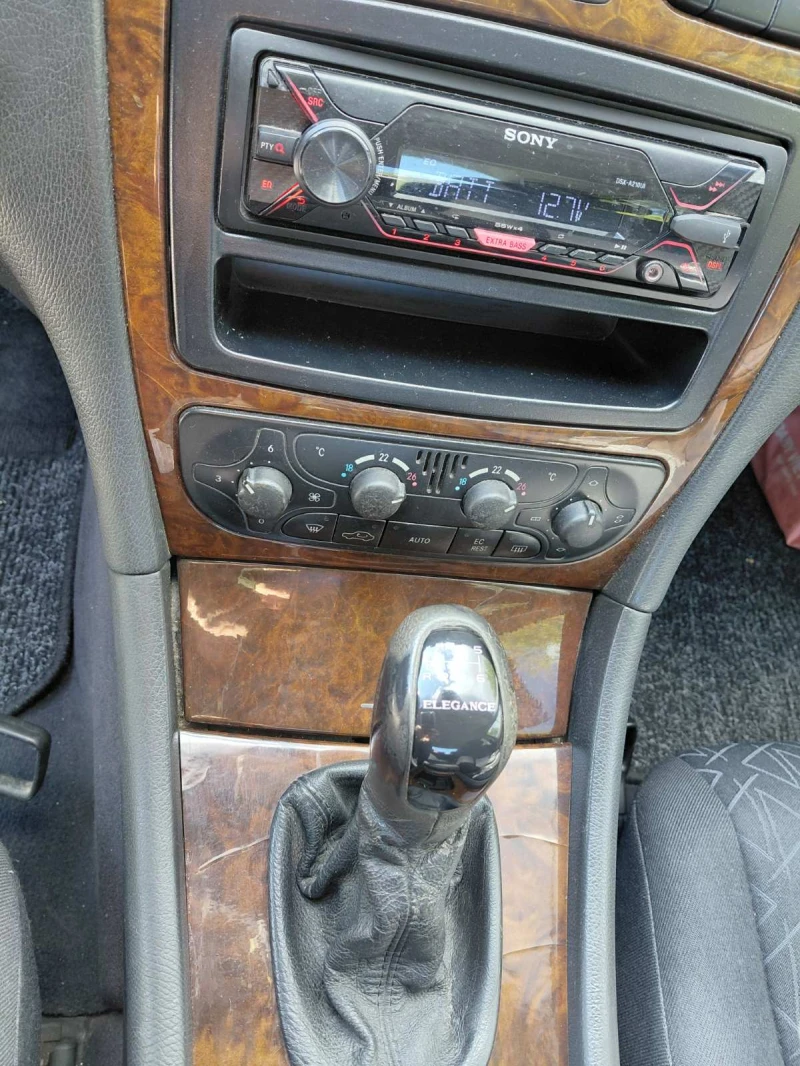 Mercedes-Benz C 180, снимка 7 - Автомобили и джипове - 52645675