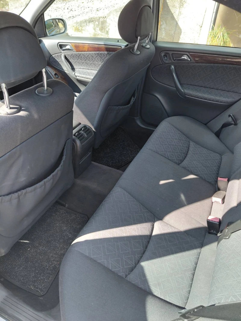 Mercedes-Benz C 180, снимка 9 - Автомобили и джипове - 52645675