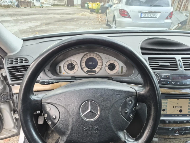 Mercedes-Benz E 270, снимка 11 - Автомобили и джипове - 52489574