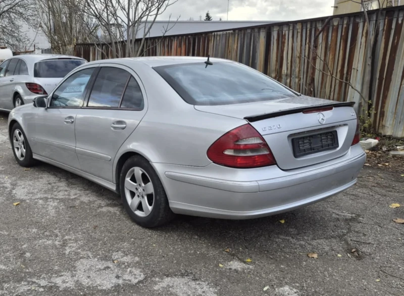 Mercedes-Benz E 270, снимка 5 - Автомобили и джипове - 52489574