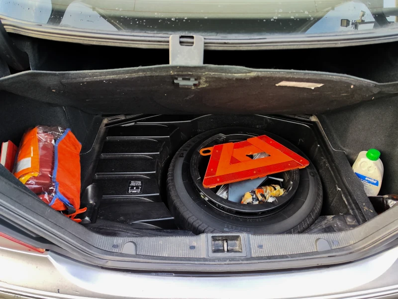 Mercedes-Benz C 220, снимка 16 - Автомобили и джипове - 52594331