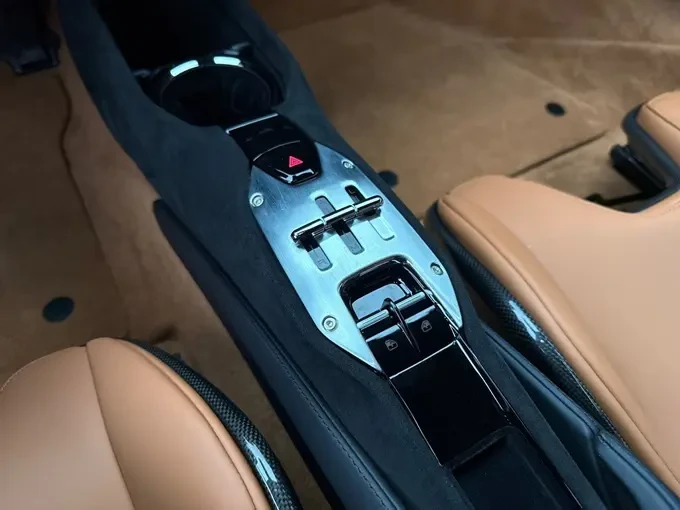 Ferrari SF 90 Spider = Carbon Ceramic Brakes = Гаранция, снимка 10 - Автомобили и джипове - 55486428