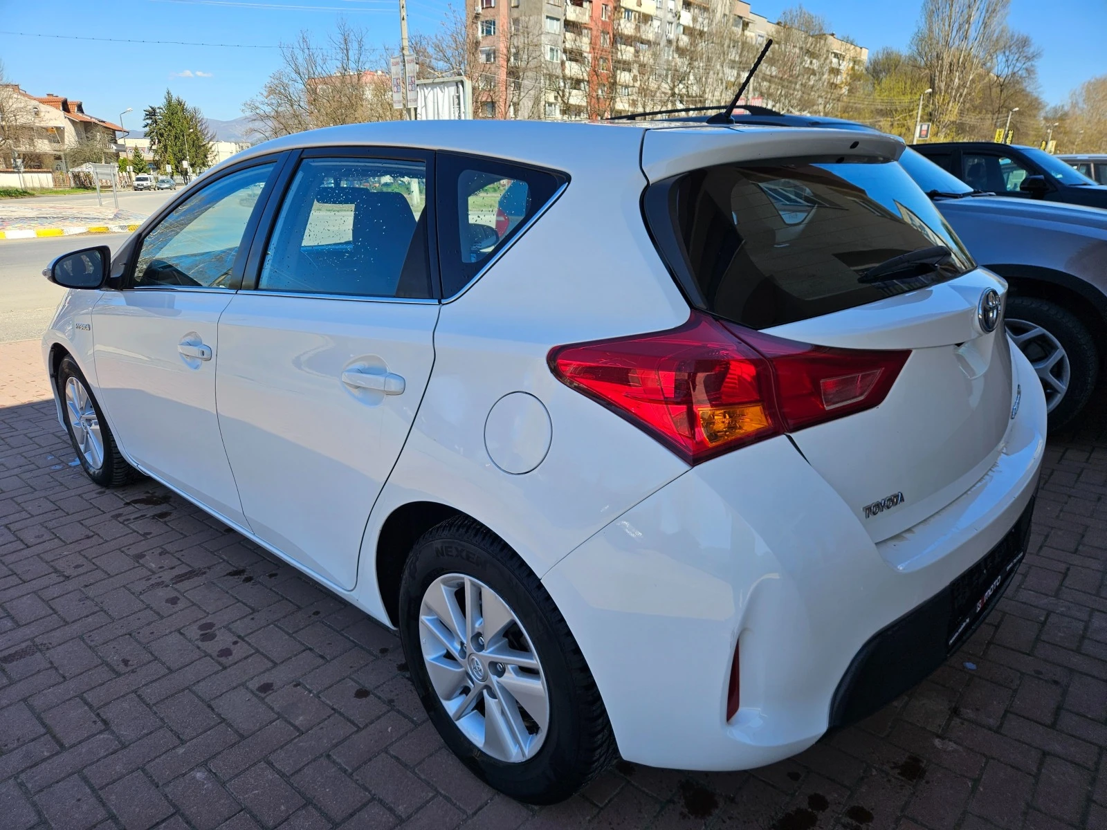 Toyota Auris 1.8 Hybrid, Camera, Navi, Keyless! - изображение 4