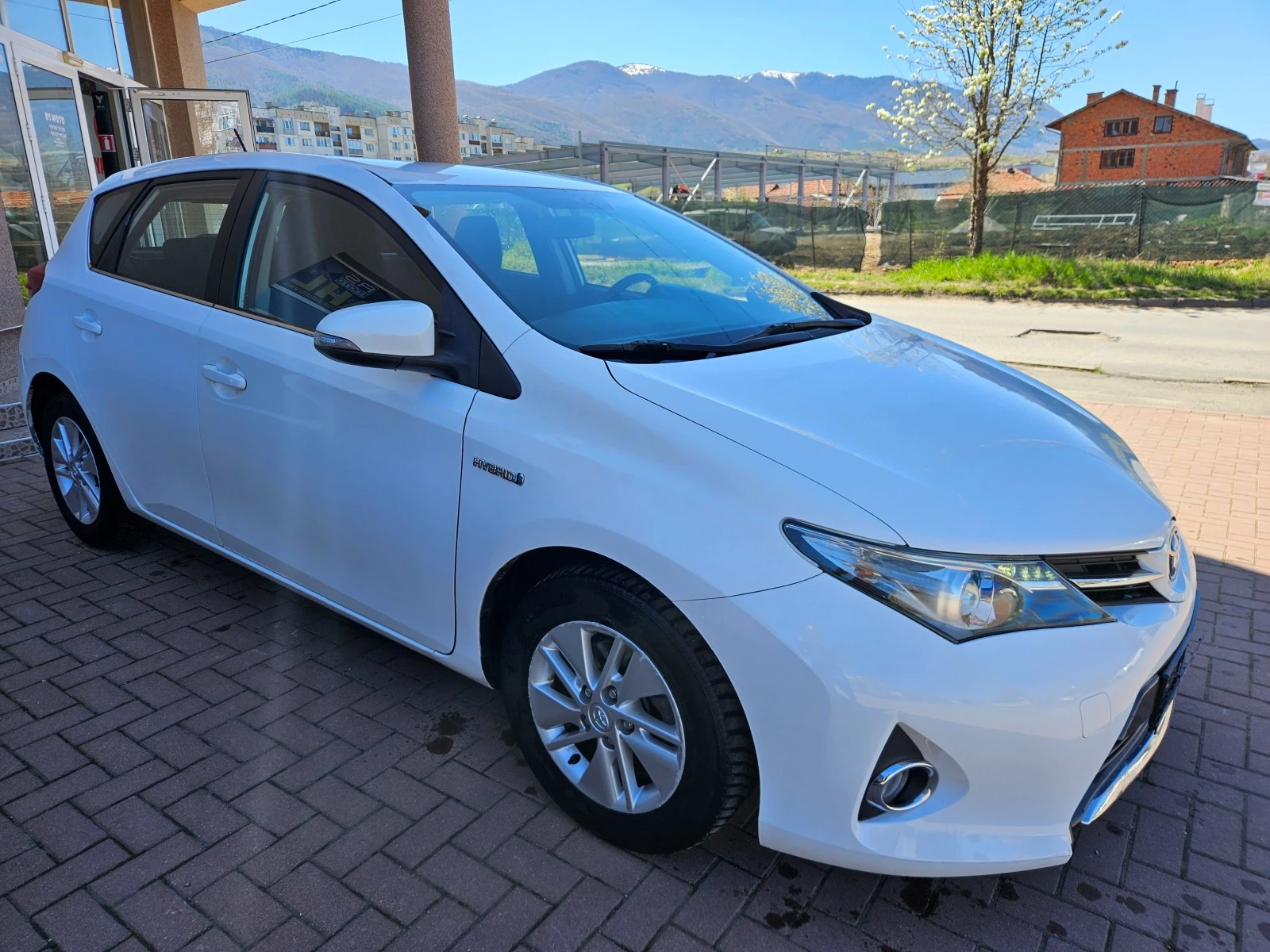 Toyota Auris 1.8 Hybrid, Camera, Navi, Keyless! - изображение 6