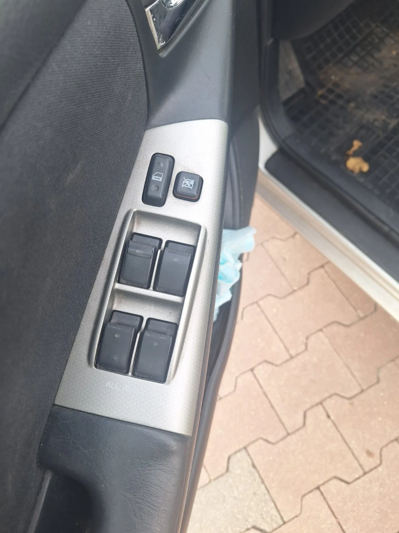 Toyota Corolla E12 1.6VVT-i 16V - изображение 9