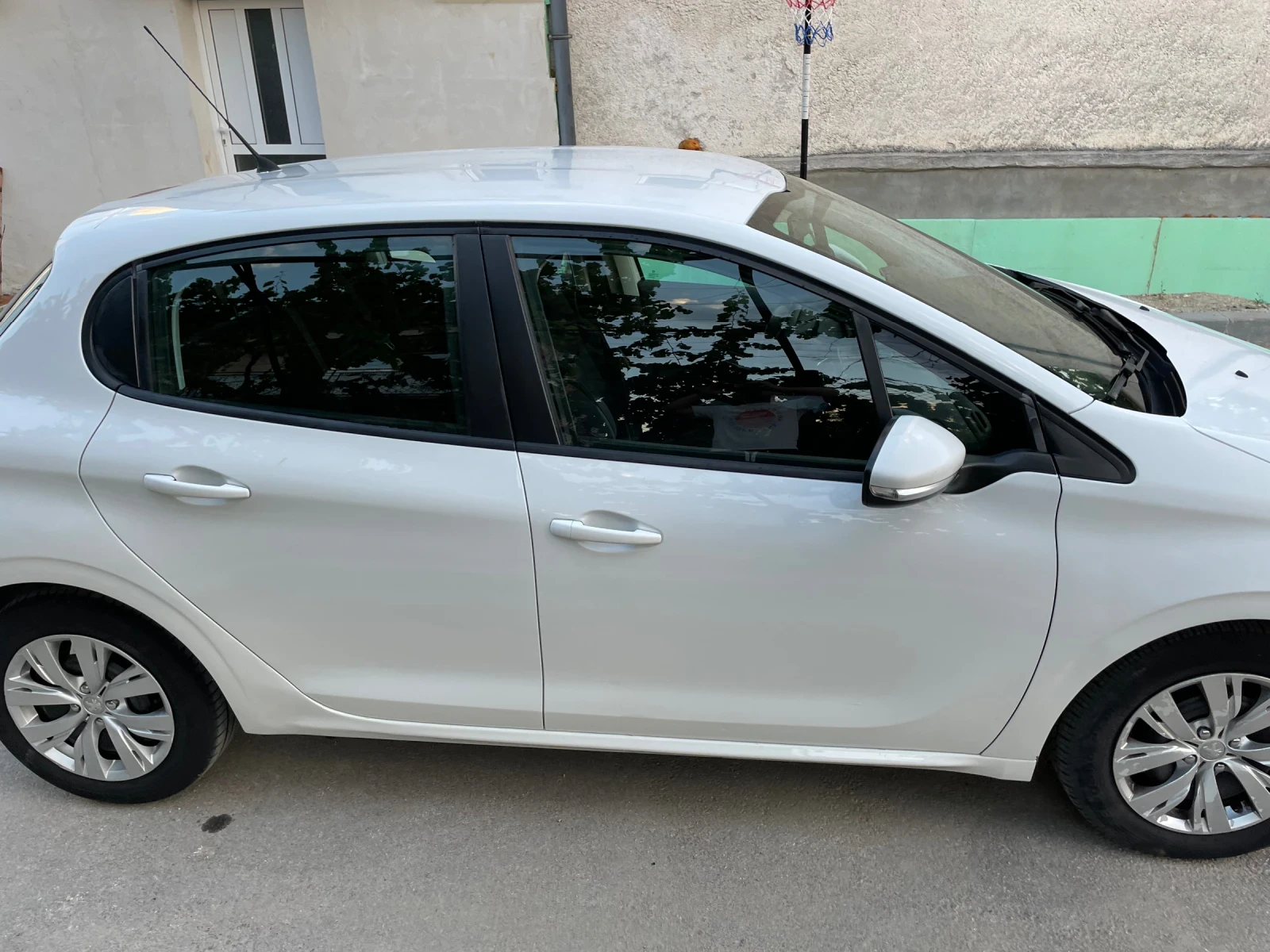 Peugeot 208 1.4 HDI - изображение 4