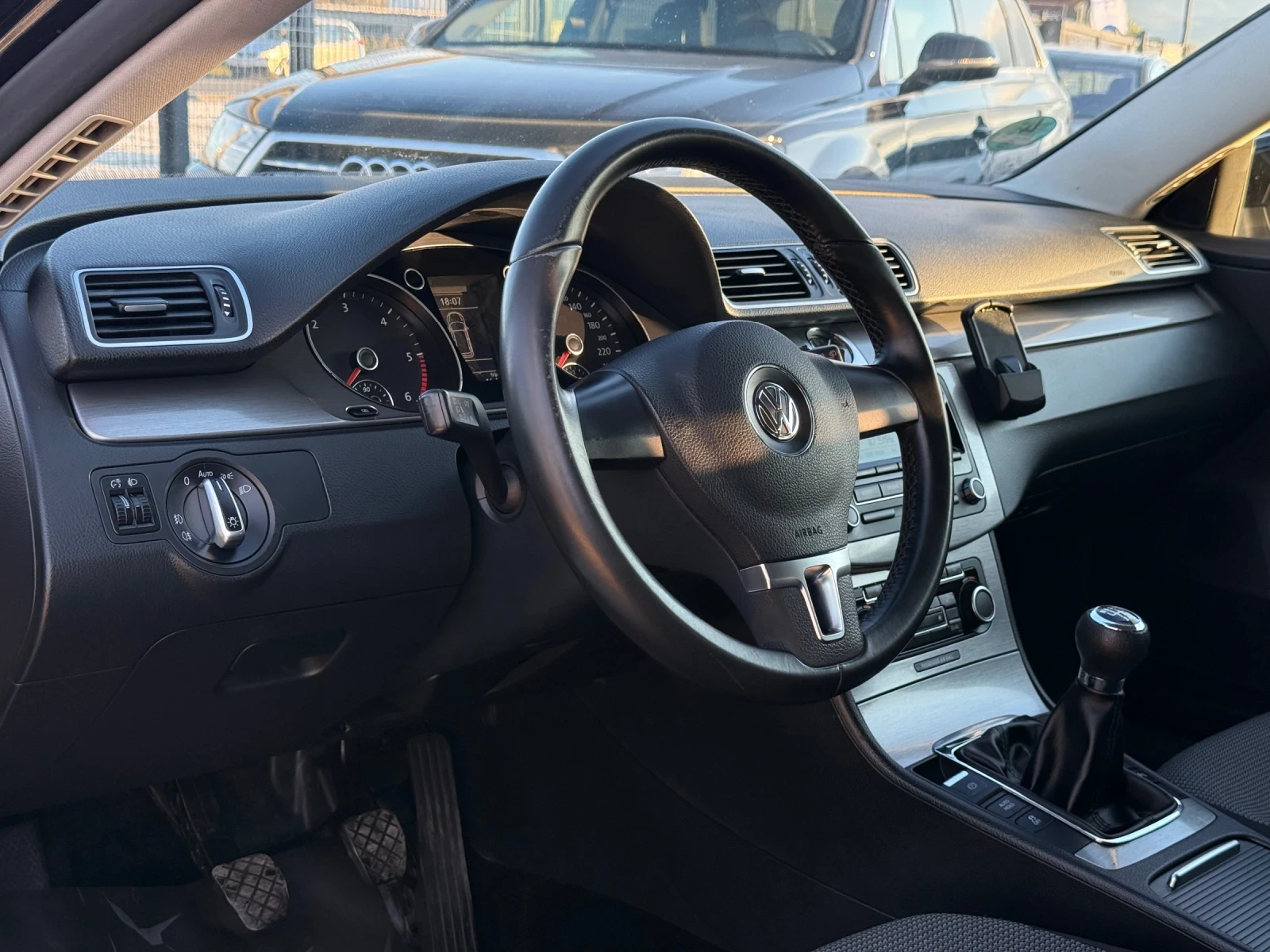 VW Passat 2.0TDI* 2013г* 140к.с* РЪЧКА* 227.000КМ*  - изображение 7
