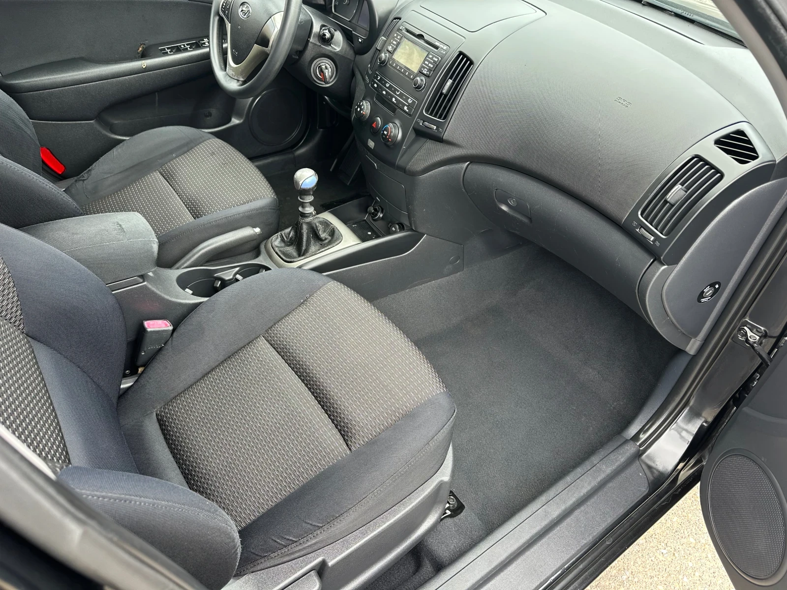 Hyundai I30 1.6I-122 k.c., снимка 13 - Автомобили и джипове - 54116227