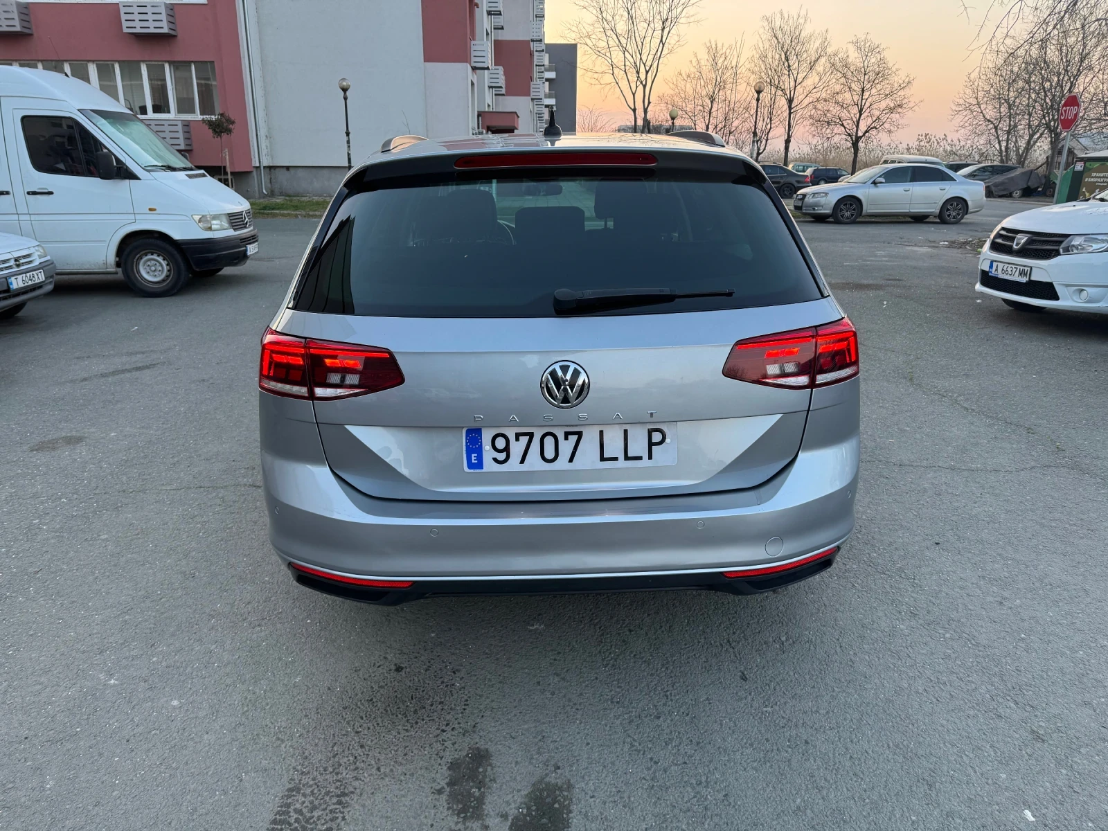 VW Passat 2.0 TDI, снимка 6 - Автомобили и джипове - 54276390