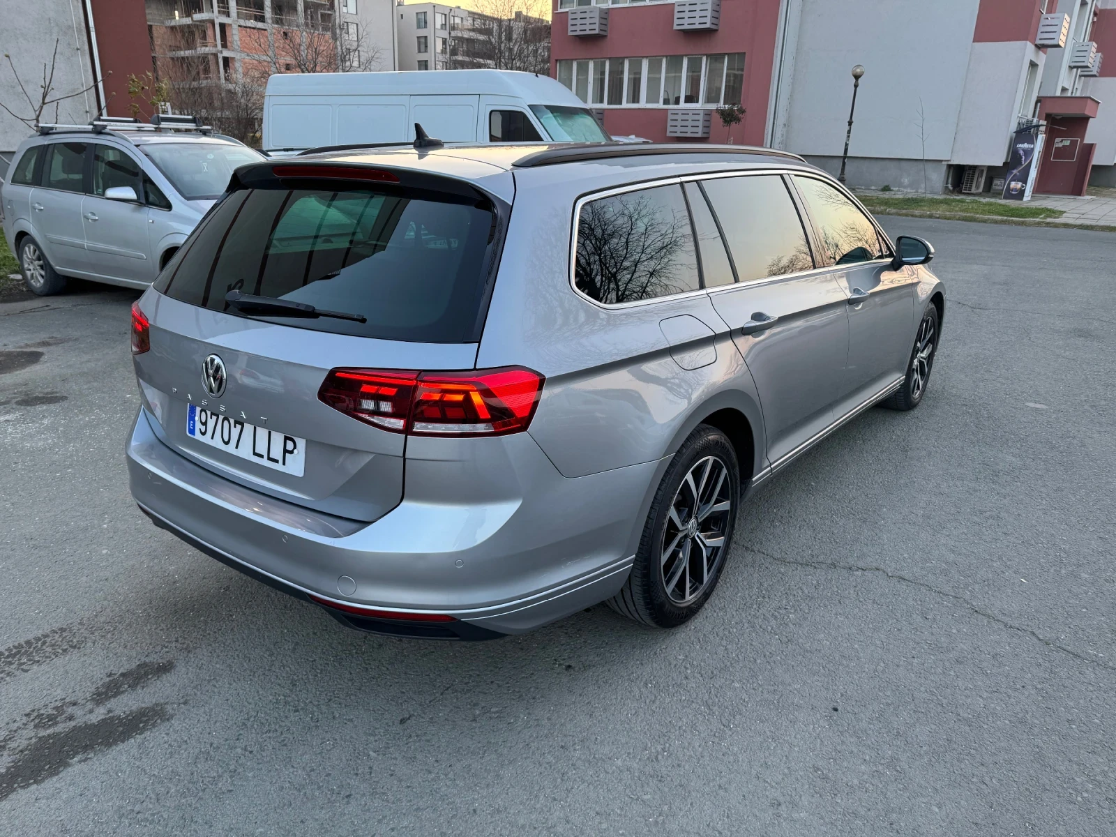 VW Passat 2.0 TDI, снимка 7 - Автомобили и джипове - 54276390