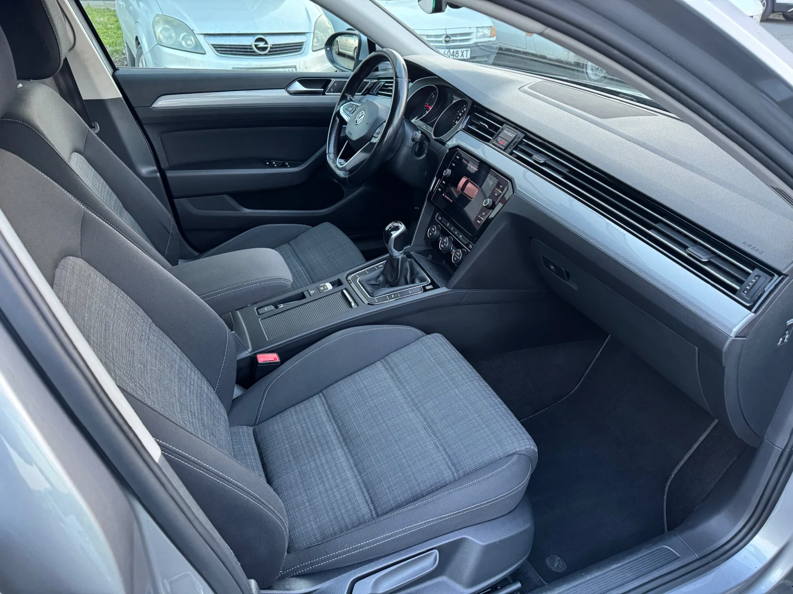 VW Passat 2.0 TDI, снимка 11 - Автомобили и джипове - 54276390