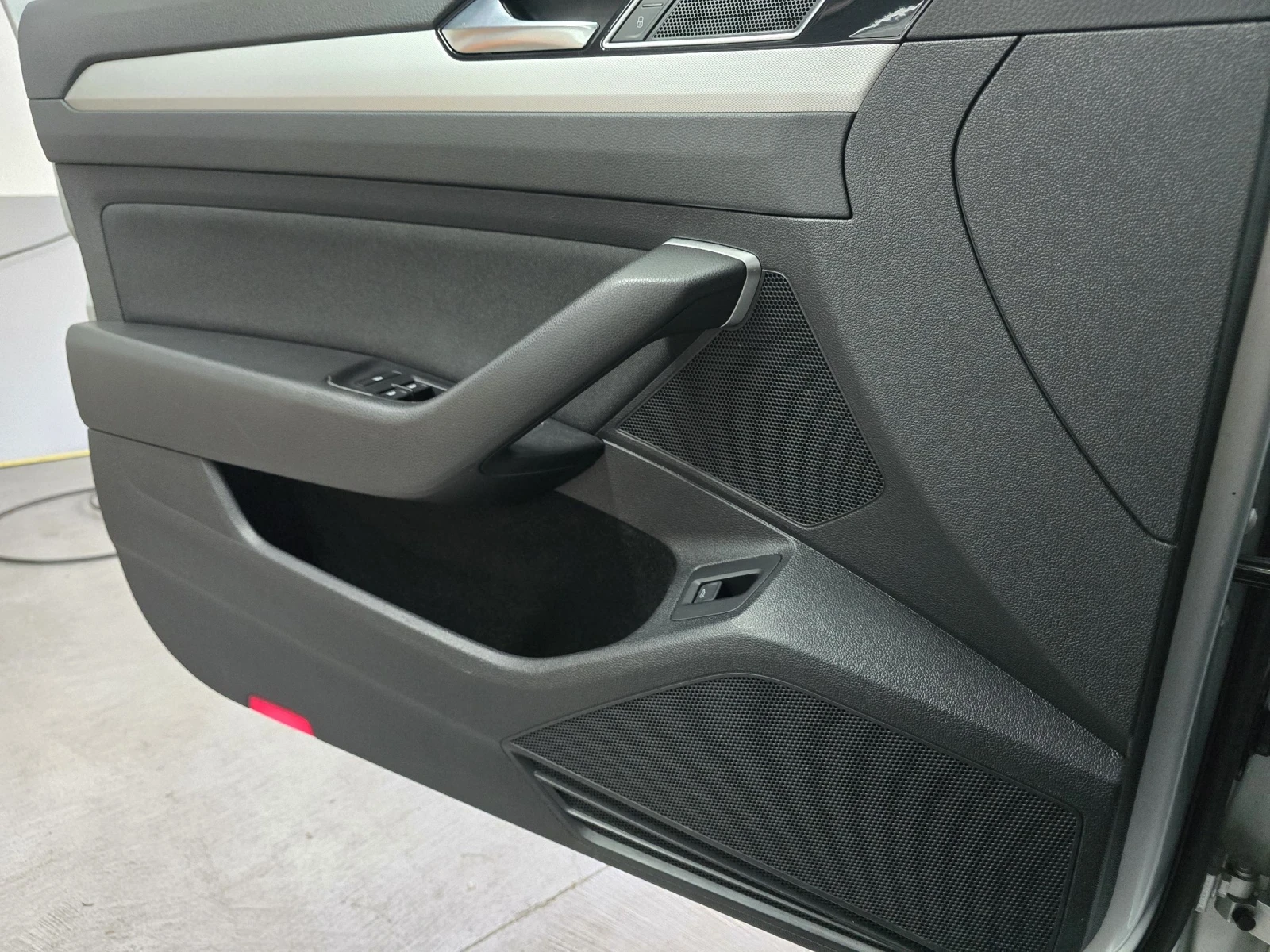 VW Passat  !!Перфектен!! euro6 120к.с. , снимка 12 - Автомобили и джипове - 54355312