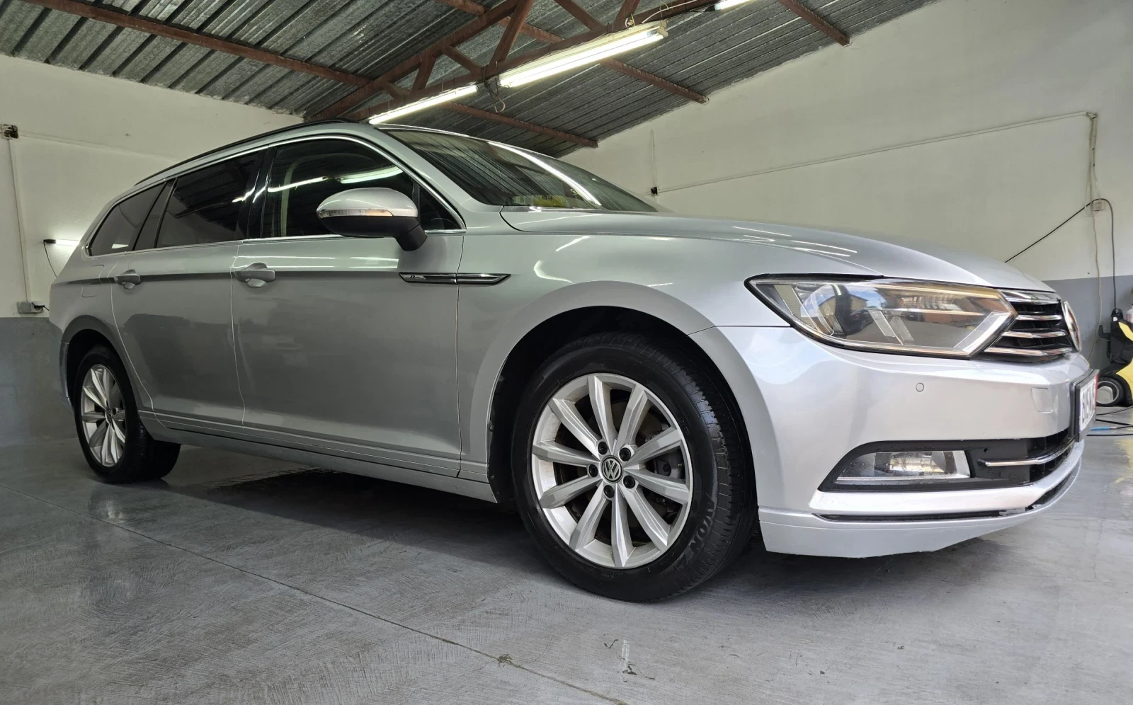 VW Passat  !!Перфектен!! euro6 120к.с. , снимка 7 - Автомобили и джипове - 54355312
