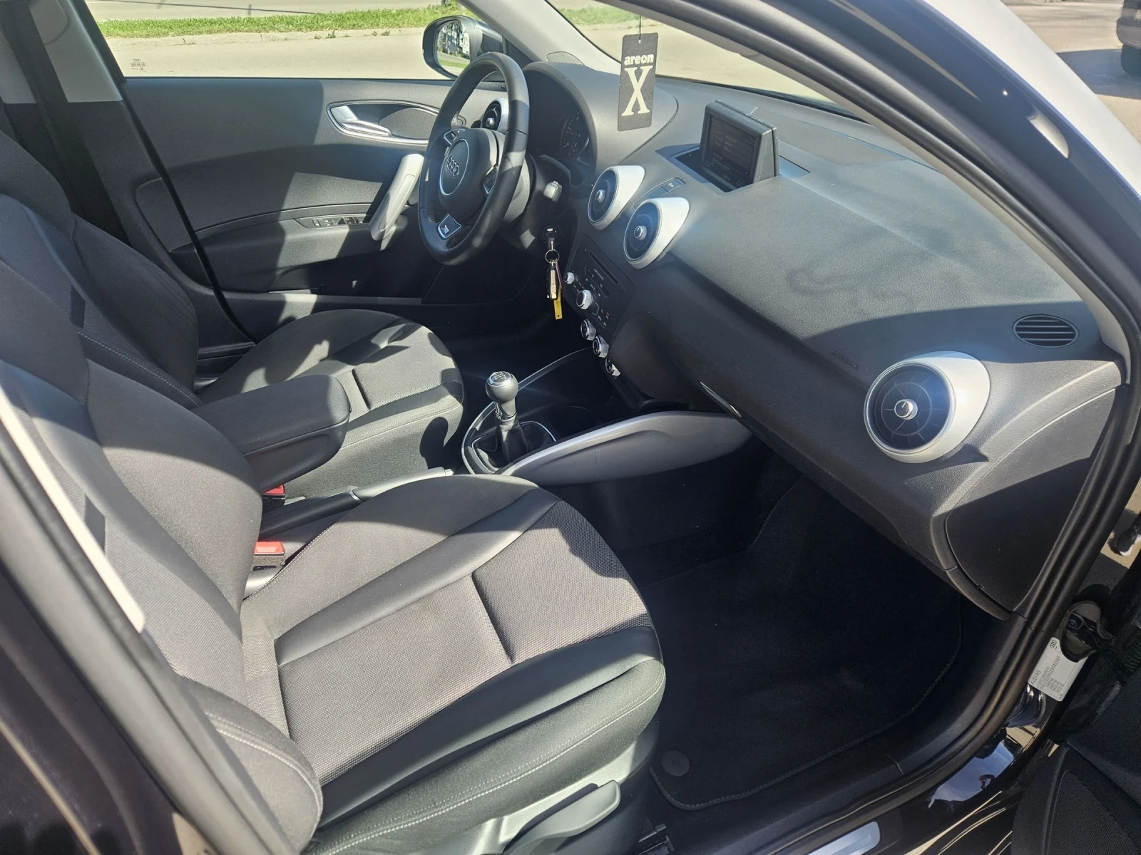 Audi A1 1.6 ТDi S- LINE  116 k.c., снимка 10 - Автомобили и джипове - 54353005