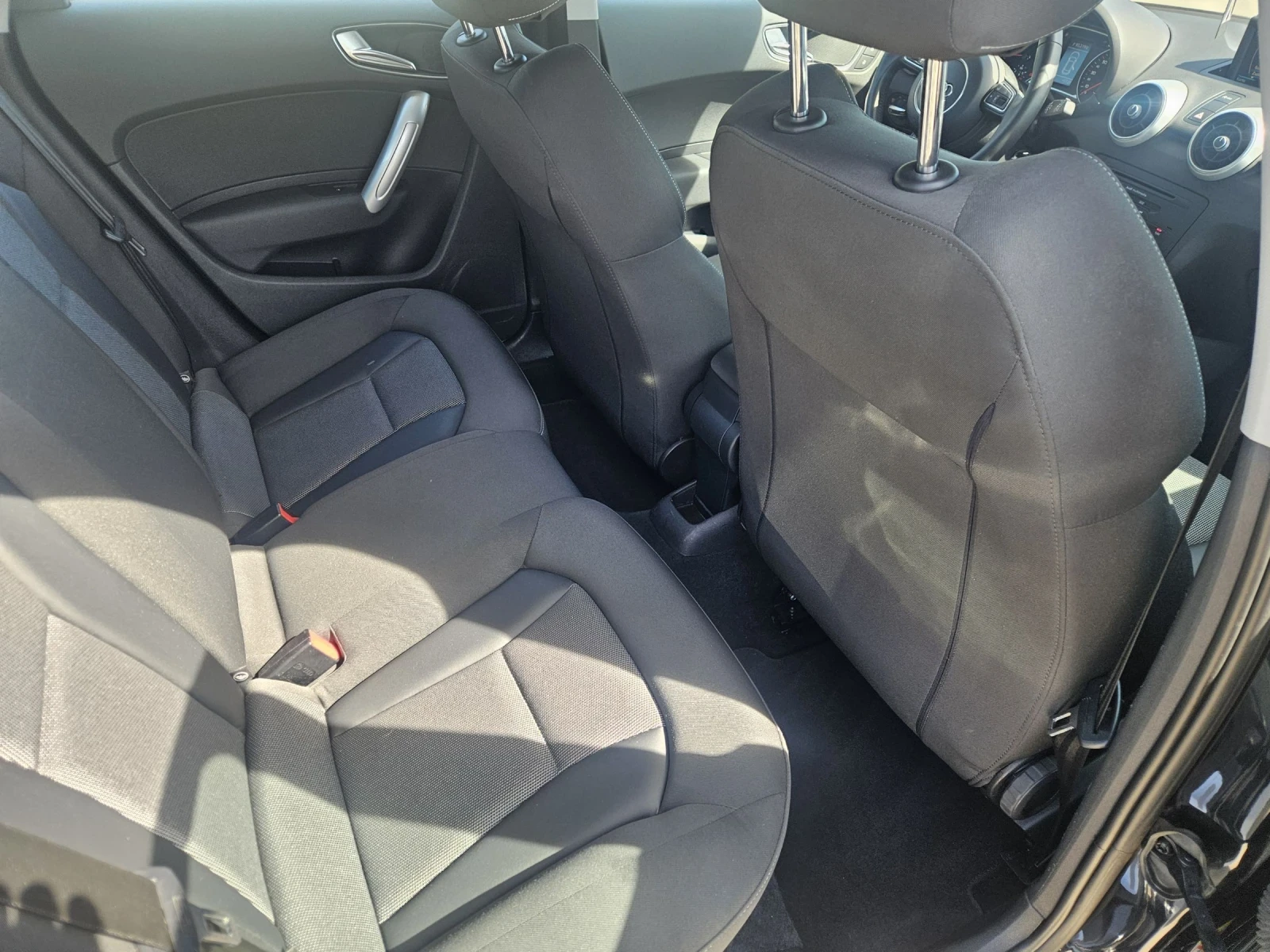 Audi A1 1.6 ТDi S- LINE  116 k.c., снимка 11 - Автомобили и джипове - 54353005