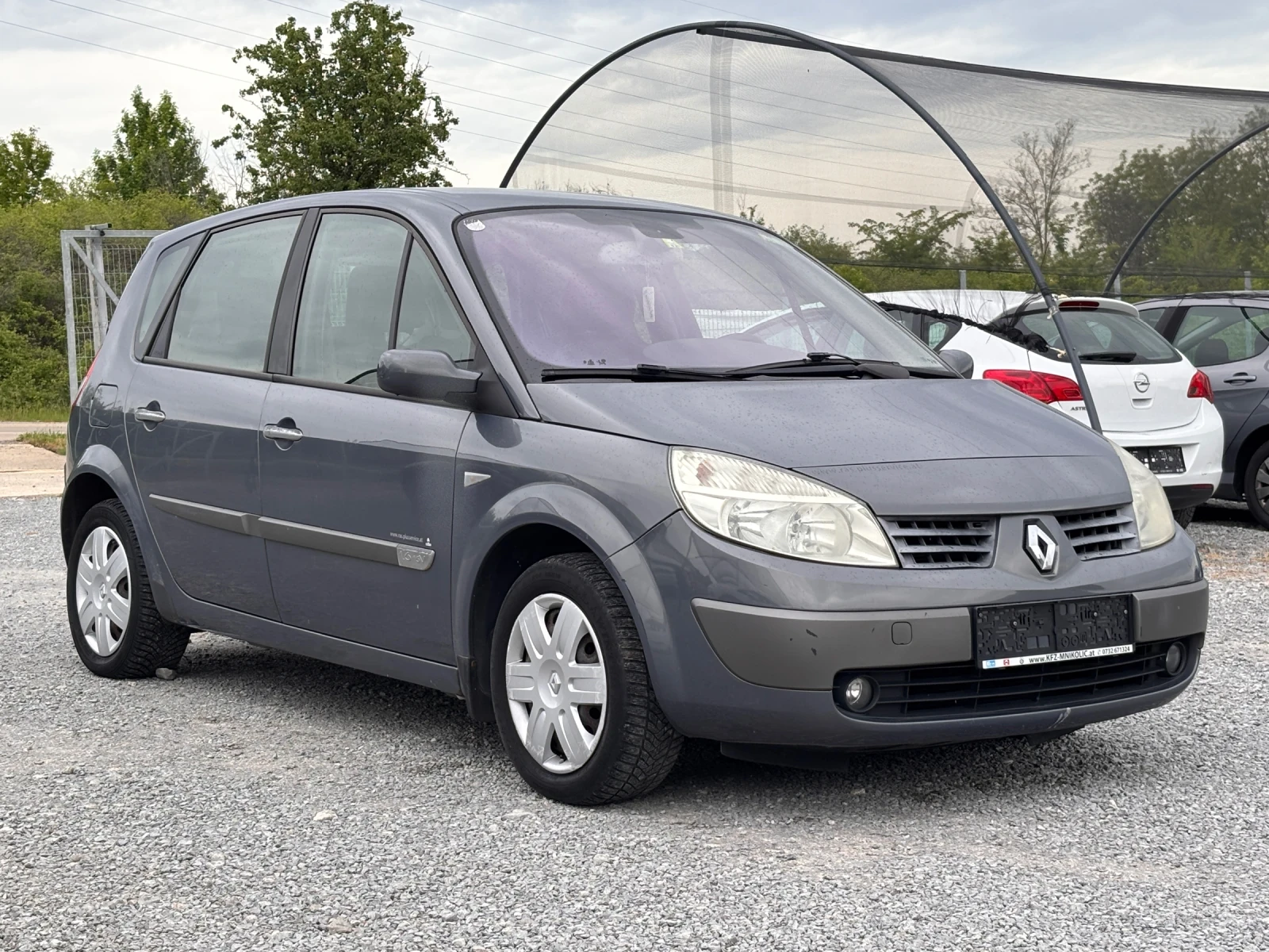 Renault Scenic 1.6i, снимка 8 - Автомобили и джипове - 54458256
